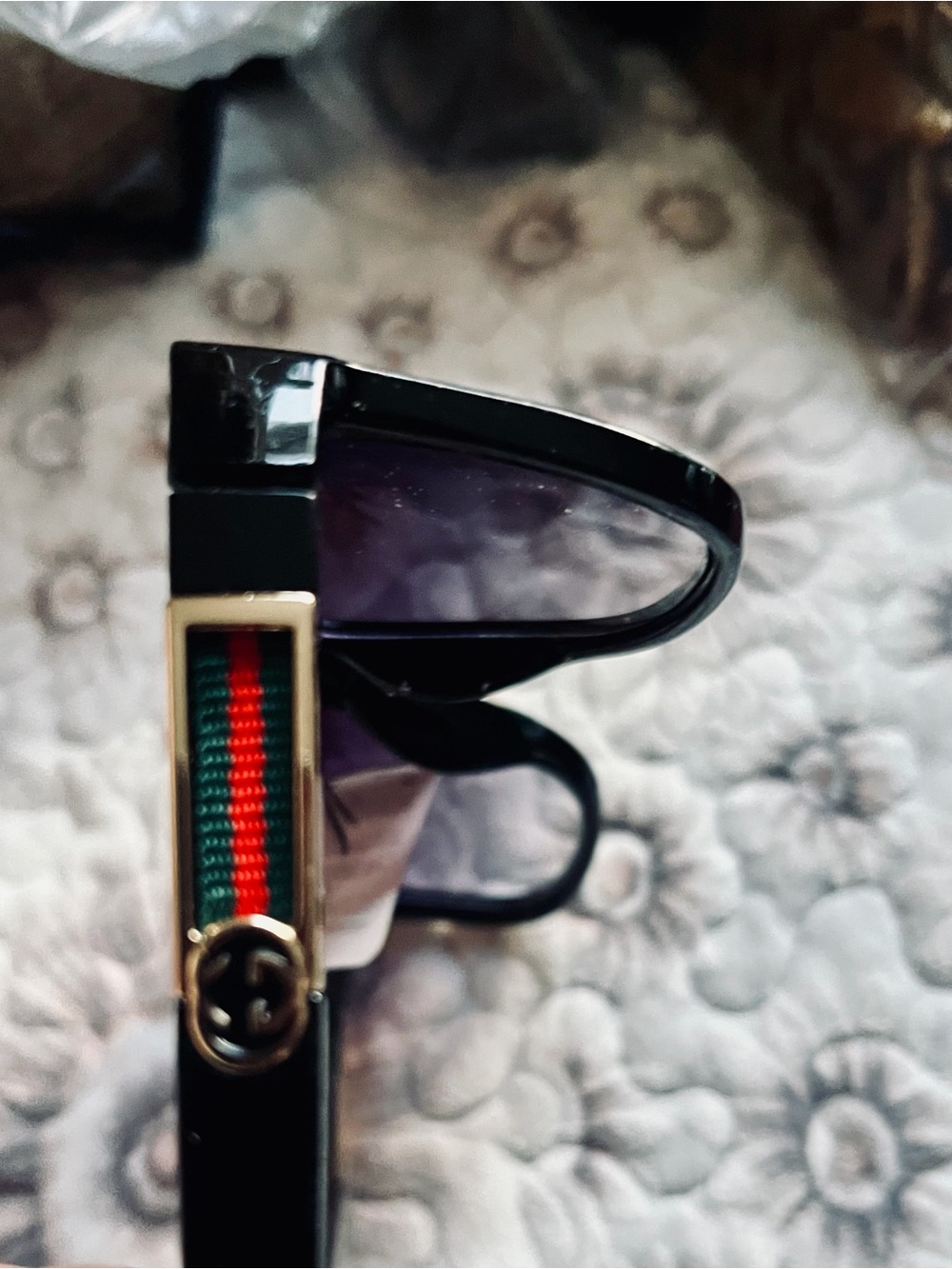Gucci Black Sunglasses with Green and Red Stripe and Gold Accent - Brand New VSF - Picture 3 of 4
